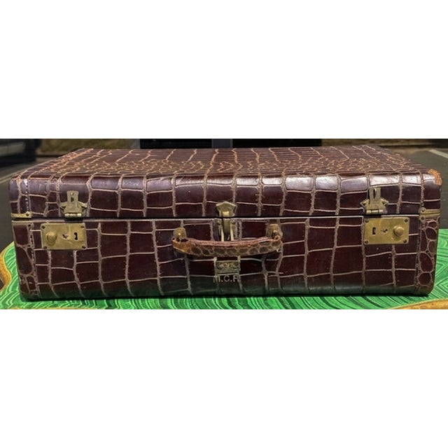 Art Deco Mid-Century Crocodile Leather Suitcase Luggage Londonier London Leather Shoppe For Sale - Image 3 of 7