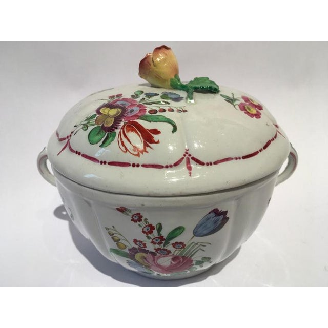 This fine and elegant covered cup in Baroque style, is a piece hand made by the well known Italian factory Richard Ginori...