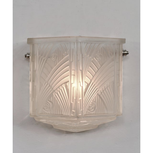 Metal Hettier Vincent & Hanots French Art Deco Frosted Glass Pocket Wall Sconces 1930s - A Pair For Sale - Image 7 of 14