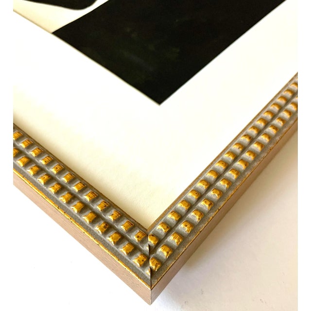 Contemporary 2023 "Ostrica" Abstract Minimalist Painting on Cotton Paper by Artist r.k. Red For Sale - Image 3 of 4