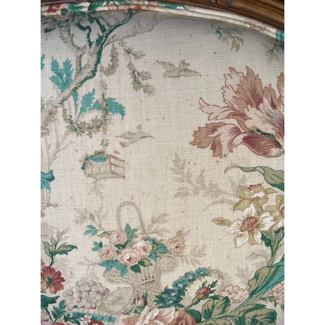 Vintage Pair of Louis XV Style Floral Upholstered Bergère Accent Chairs in English Traditional Style For Sale - Image 14 of 18