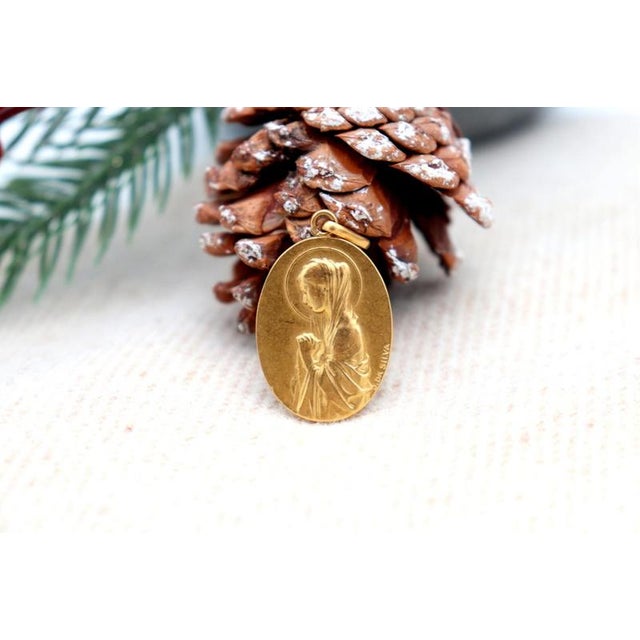 19.2k Gold Pendant, in Worn conditions. Designed 1890 to 1919