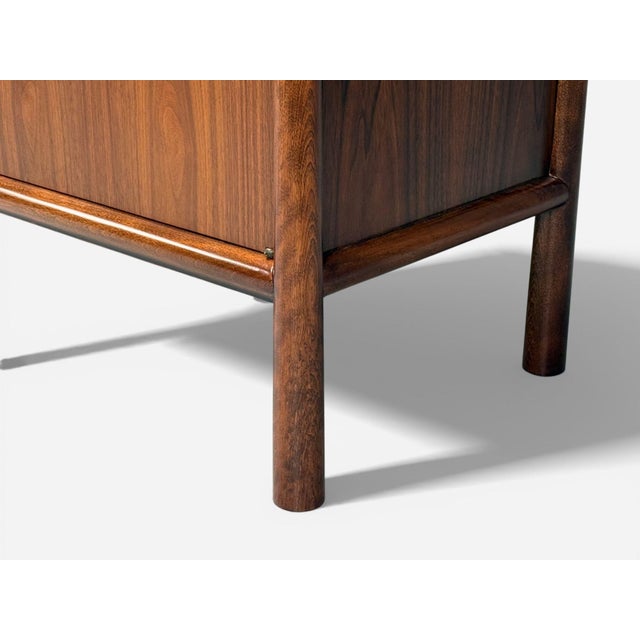 Brown t.h. Robsjohn Gibbings, Sideboard, Walnut, Usa, 1960s For Sale - Image 8 of 14