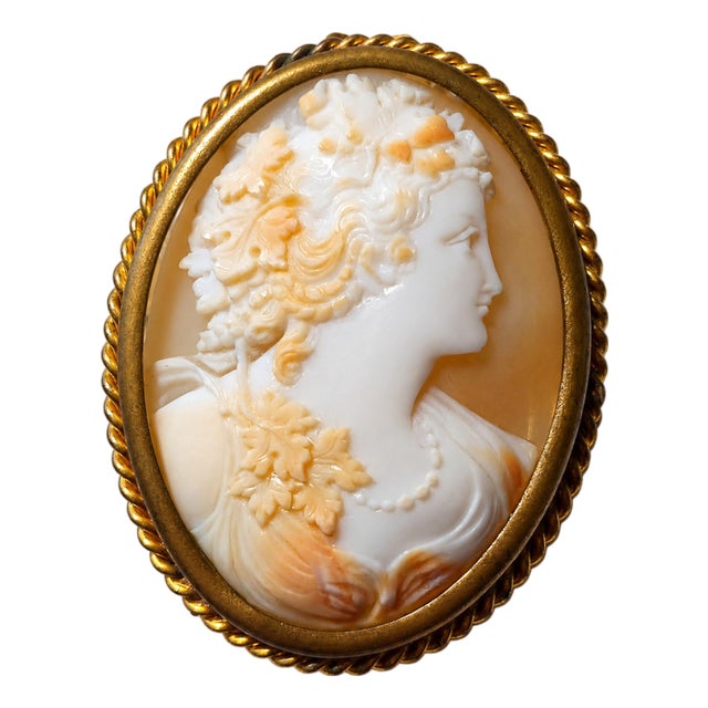 Victorian Hand-Carved Cameo Brooch, Bacchante Portrait, Gold-Plated Frame, Late 19th Century Antique Jewelry For Sale