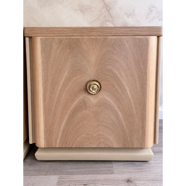 1950s Organic Modern Art Deco/Mid Century Pair of Nightstands For Sale In New York - Image 6 of 10