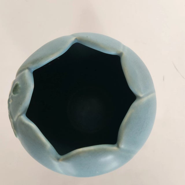 1960s Weller Pottery Blue Daisy Art Vase For Sale In San Diego - Image 6 of 8