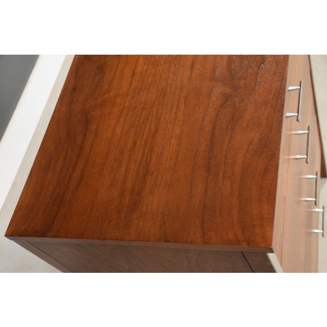 1960s Refinished Paul McCobb for Calvin Walnut Dresser Nightstand Chest For Sale - Image 9 of 11