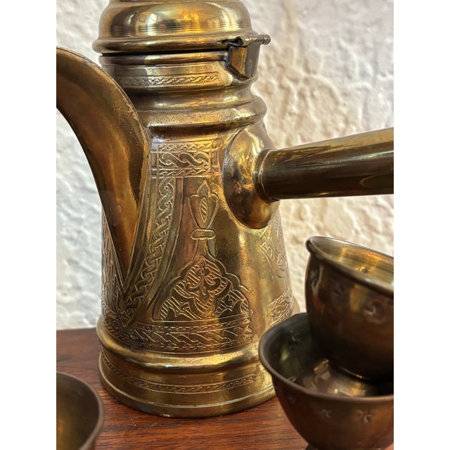Traditional Mid 20th Century Turkish Etched Brass Coffee Pot With Long Handle and Cups - Set of 6 For Sale - Image 3 of 9