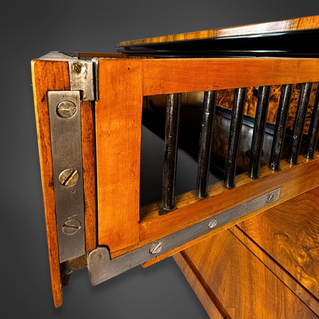 Biedermeier Writing Desk in Walnut, 1820 For Sale - Image 17 of 18