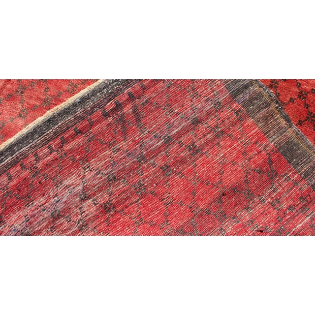 Red Vintage Turkish Oushak Rug Featuring Faded Red Field With Subtle Charcoal For Sale - Image 8 of 9