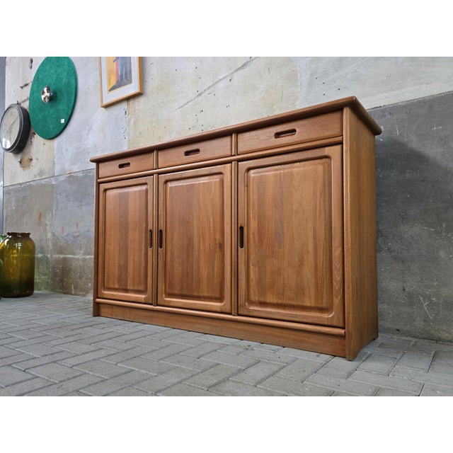 Great vintage piece. Very well made and in excellent condition. Made of mostly pine with a thick teak veneer. This piece...