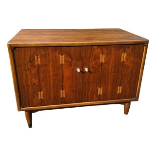 Mid Century Lane Acclaim Record Cabinet Dove Detail For Sale