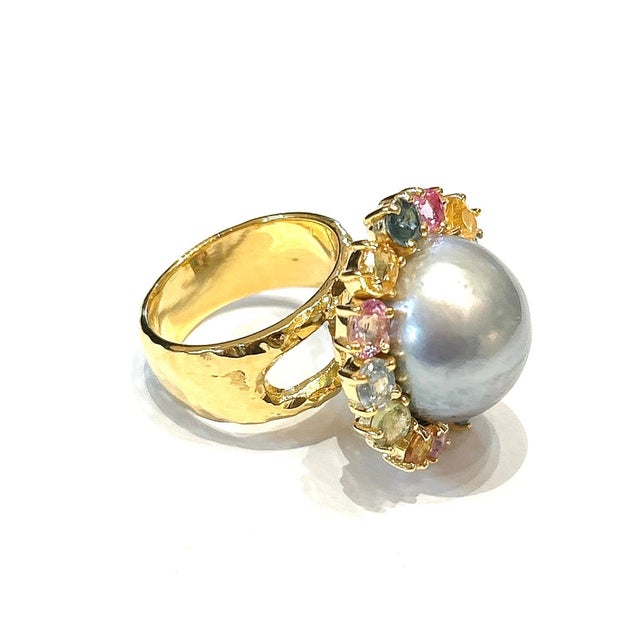 Not Yet Made - Made To Order Bochic “Orient” Tahiti South Sea & Multi Sapphire Cluster Ring Set 18k & Silver Size 9.5 For Sale - Image 5 of 5