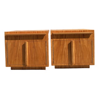 1950s Pair of Rare Paul László Inc. Beverly Hills Custom Ribbon Grain Mahogany Nightstands For Sale