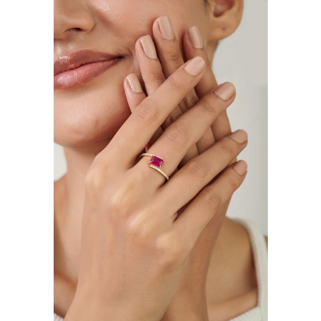 1.25ct Emerald Cut Prong Set Red Ruby Diamond Bypass Ring Size 6 in 14k Gold For Sale In New York - Image 6 of 17