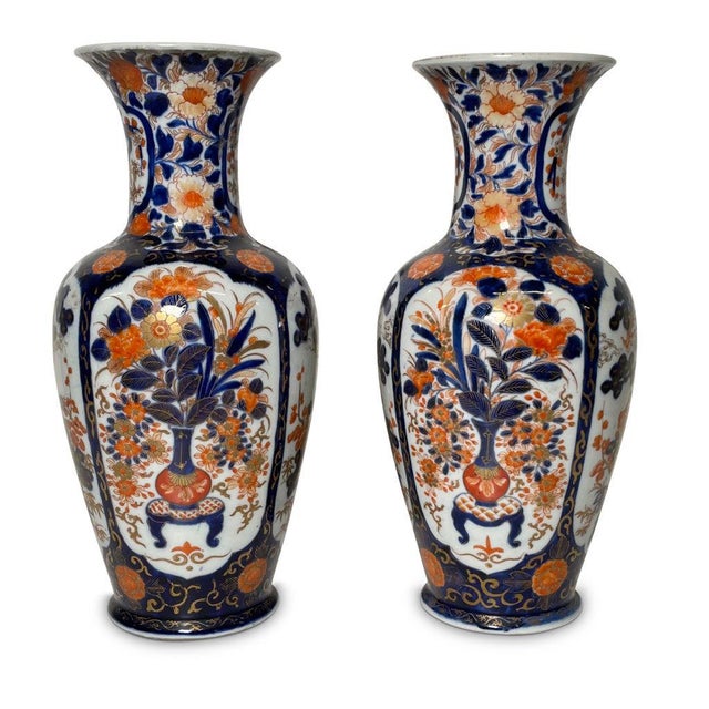 Traditional Late 19th Century Pair of Meji Period Imari Vases For Sale - Image 3 of 4