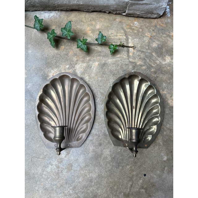 1950s Pair of Vintage Brass Scallop Shell Wall Sconces – Hollywood Regency For Sale - Image 5 of 5