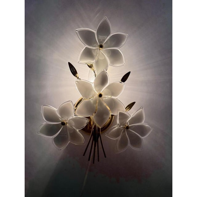 Italian Hollywood Regency Wall Lights with White Flowers, 1980s, Set of 2 For Sale - Image 4 of 11