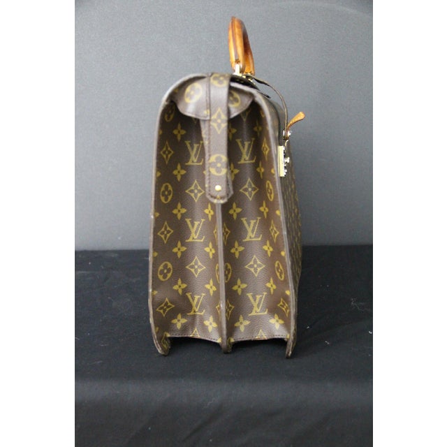 Animal Skin Louis Vuitton Monogram Pilot or Doctors Bag, 1990s For Sale - Image 7 of 18