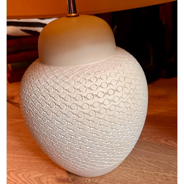 Contemporary 1980s Postmodern Sculptural Plaster Table Lamp in Blush Cream For Sale - Image 3 of 4