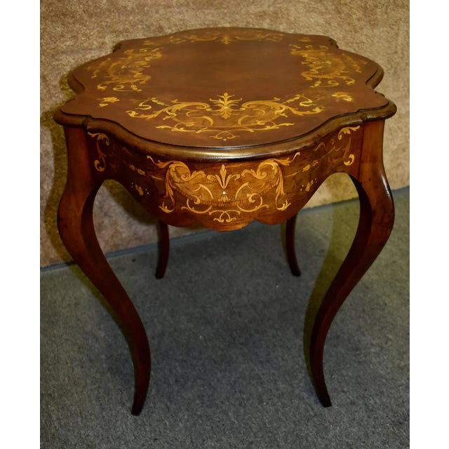 1900 - 1909 Inlaid Mahogany Table Renaissance Revival Turtle Top Parlor 1900s Victorian For Sale - Image 5 of 13