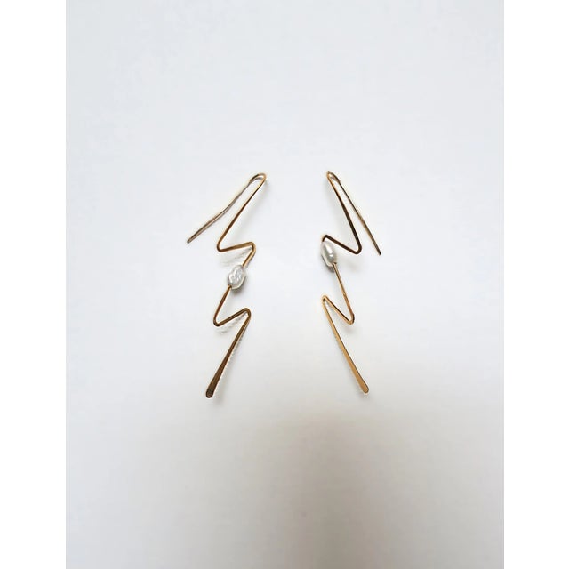 Modern 14kt Gold Lightning Bolt Earrings With Pearls For Sale - Image 3 of 4
