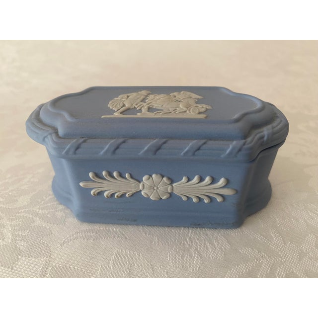 English Unique Wedgwood White on Blue Trinket Pomona Box 7791 in Original Box Mint Condition Late 20th Century For Sale - Image 3 of 12