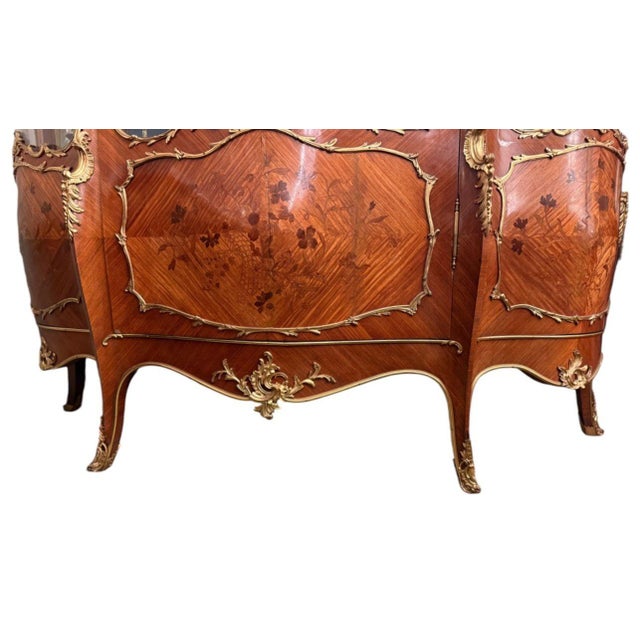 19th Century French Louis XV-Style Marquetry Vitrine With Gilt Bronze. For Sale - Image 4 of 10