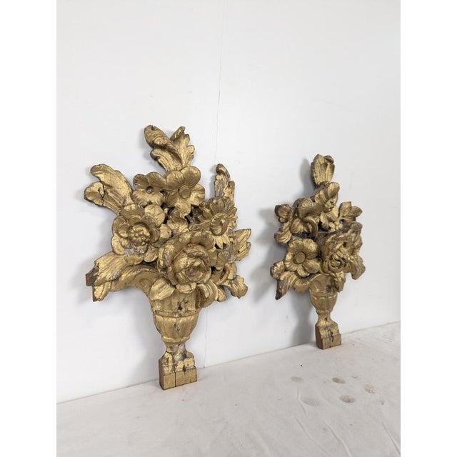 Carved and Gilded Wooden Ornaments with Floral Bouquets, Set of 2 For Sale - Image 6 of 11