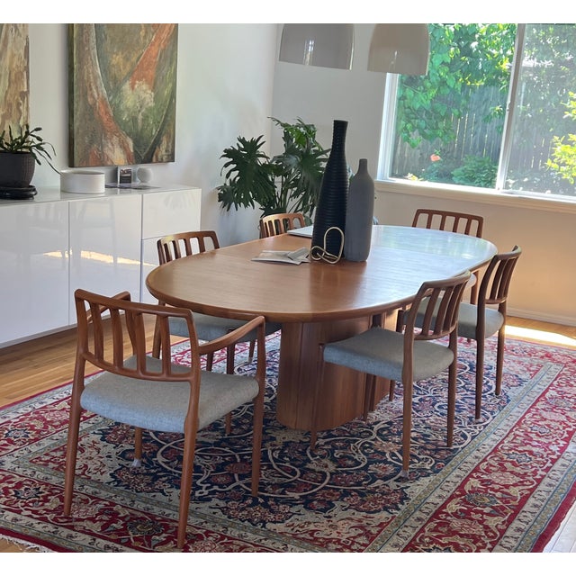 Wood Mid Century Modern Danish Dining Set by Skovby for Table and Niles Moller for Chairs 2 Model 66 and 4 Model 83 For Sale - Image 7 of 7