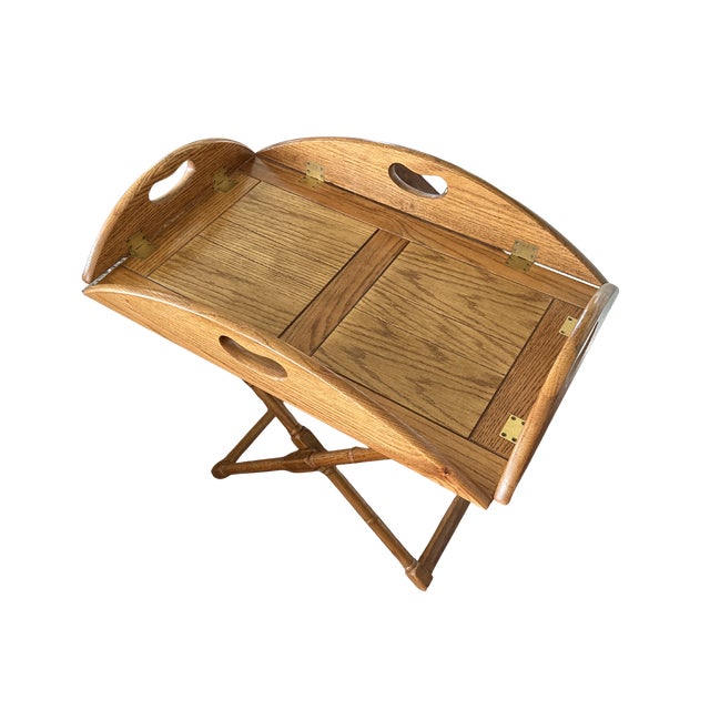 Vintage English Campaign-Style Butler’s Tray Table – Folding Faux Bamboo Base, Adjustable Height, Removable Serving Tray in Oak For Sale - Image 6 of 10