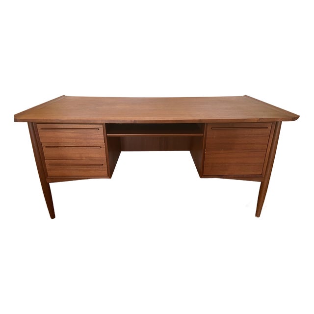 Authentic Svend Åge Madsen "Model 20" Floating-Top Teak Executive Desk for h.p. Hansen For Sale