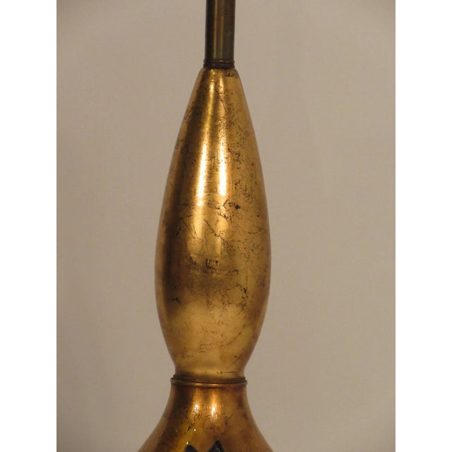Metal 1950s Tall Églomisé Gilt Peacock Lamp For Sale - Image 7 of 9