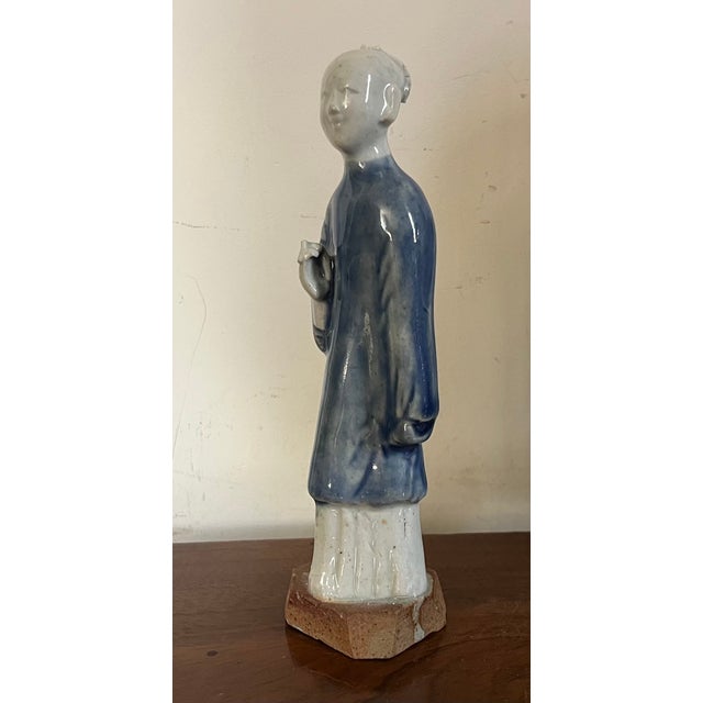 Chinoiserie Antique 18th Century Chinese Export Porcelain Blue & White Qianlong Figure For Sale - Image 3 of 11