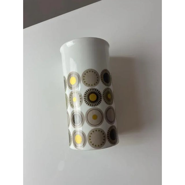 The Medaillon vase by Hans Theo Baumann for Thomas is an outstanding example of the experimental design culture of the...