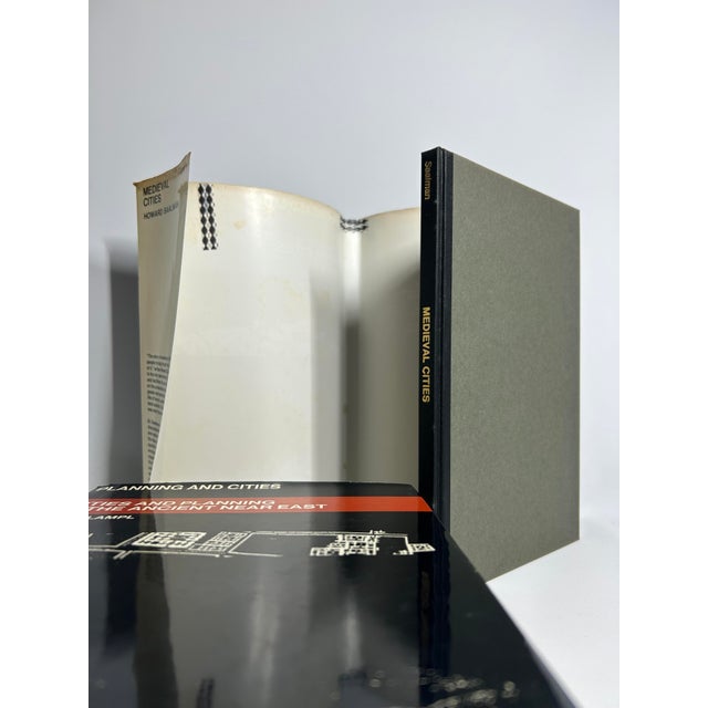 Late 1960s Illustrated Octavo Volume Set, Planning and Cities Published by George Brazillier - 6 Books For Sale - Image 4 of 15