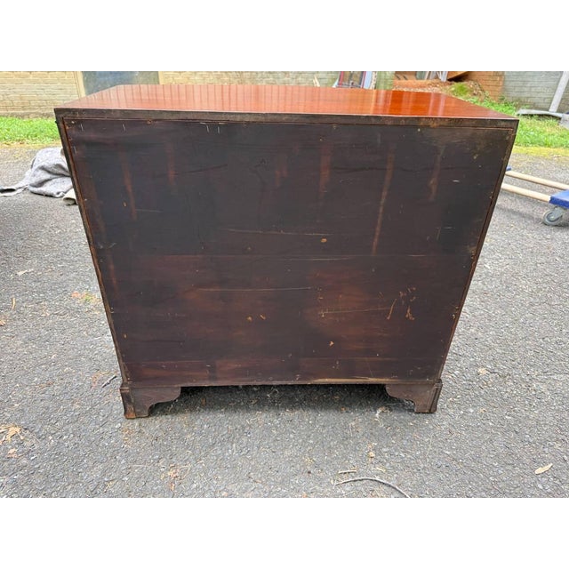 Late 20th Century Georgian-Style Bowfront Flame Mahogany Chest of Drawers by Baker Furniture. For Sale - Image 17 of 17