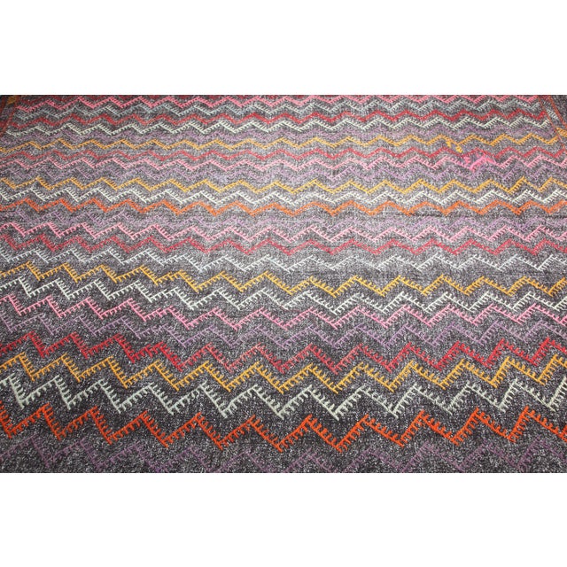 Vintage Anatolian Cicim Kilim With Zigzag Motifs – Handwoven Tribal Flatweave -6' 3'' X 9' 6 For Sale - Image 9 of 11