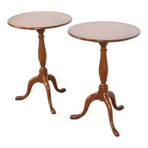 Kittinger Queen Anne Mahogany Tilt-Top Pedestal Tea Tables, Pair