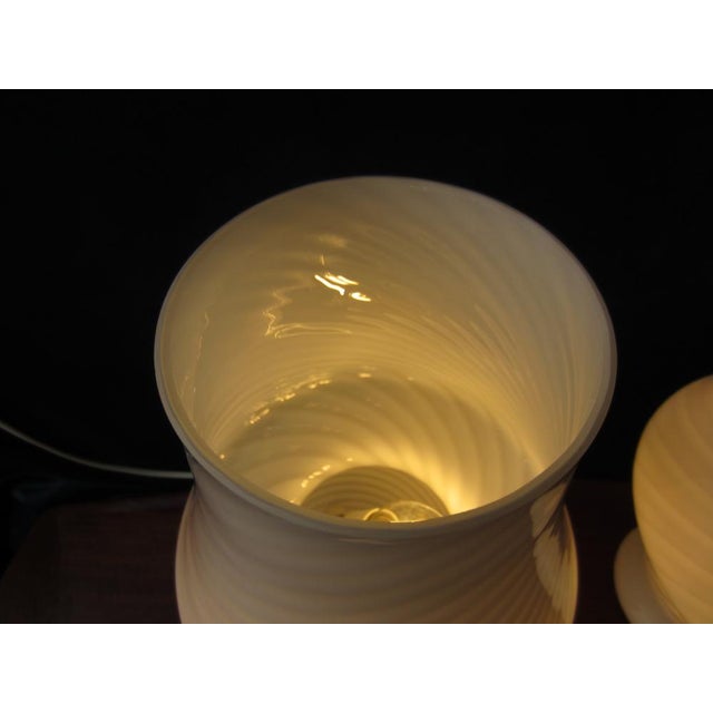 White Murano Glass Swirl Mushroom Table Lamps , 1960s, Set of 2 For Sale - Image 6 of 16