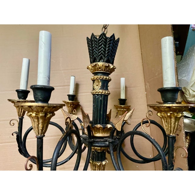 Italian Mid 20th Century Neoclassic Arrow Italian Hand Carved Black Gold Painted Wood 6 Light Chandelier For Sale - Image 3 of 12