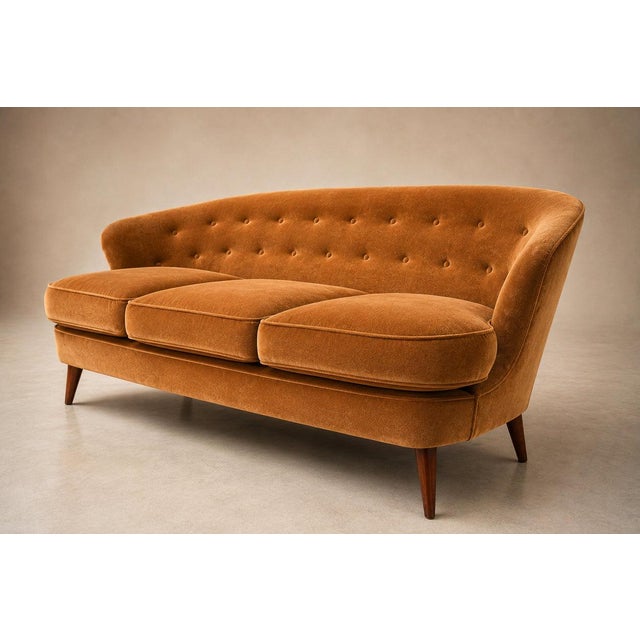 Concha Sofa in Hardwood & Camel Mohair by Joaquim Tenreiro, Brazil, 1960s – Lot 333B For Sale - Image 9 of 17
