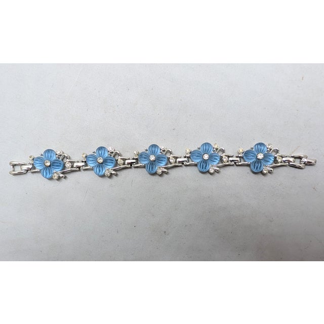 Kramer Vintage 1950s Signed Kramer Rhodium Plated Blue Glass Flowers & Clear Rhinestone Bracelet For Sale - Image 4 of 8