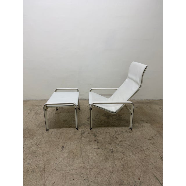 Modern Toussaint and Angeloni White Leather Lounge Chair and Footrest for Matteo Grassi For Sale - Image 3 of 17
