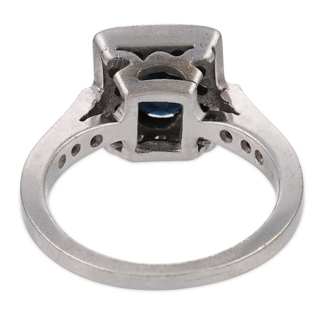 Vintage Sapphire Diamond 18k White Gold Ring, Size 6 For Sale In Los Angeles - Image 6 of 6