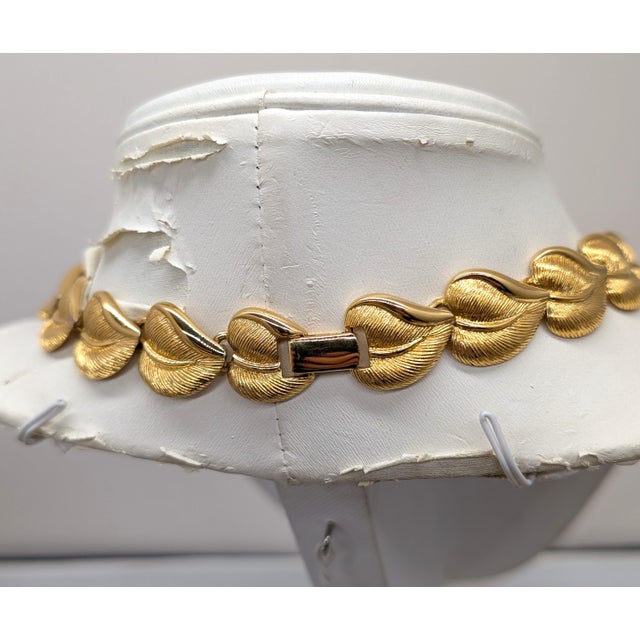 Gold Vintage 1982 Signed Napier Goldtone Heart Shaped Leaves Collar Necklace For Sale - Image 8 of 9