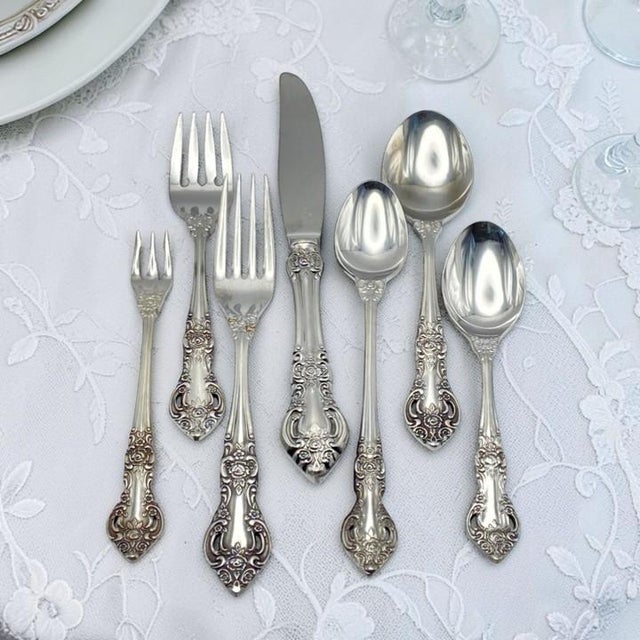 Oneida Northland "Baton Rouge" 95-Piece Flatware Set With Storage Chest (Vintage 1970s/80s Service for 10 + Extras and Serving Pieces) For Sale - Image 17 of 18