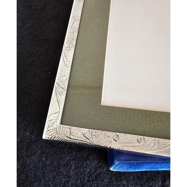 Chinese Export Sterling Silver Planished Photograph Frame from Wai Kee For Sale - Image 10 of 17