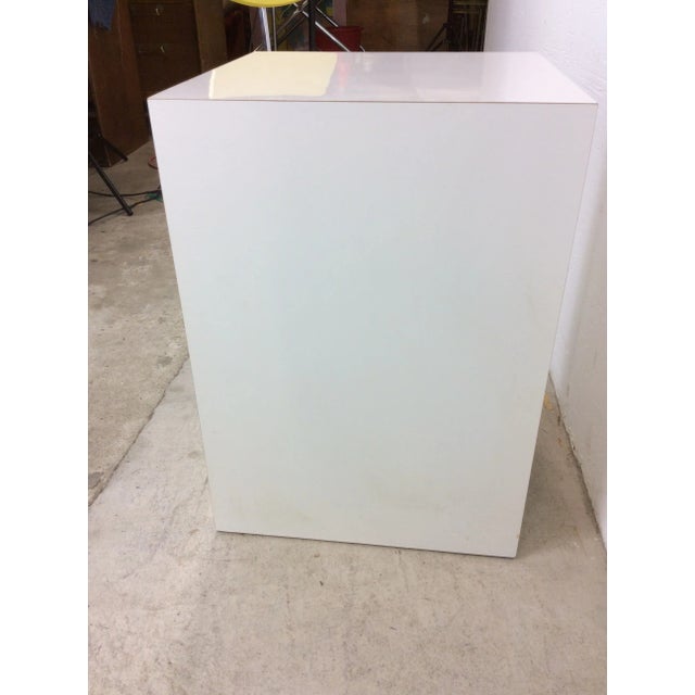 White Postmodern White Lacquer Decorative Pedestal End Table For Sale - Image 8 of 10