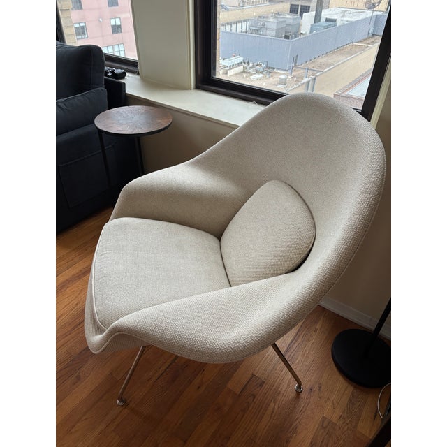 Mid-Century Modern Eero Saarinen Womb Chair by Knoll For Sale - Image 3 of 5